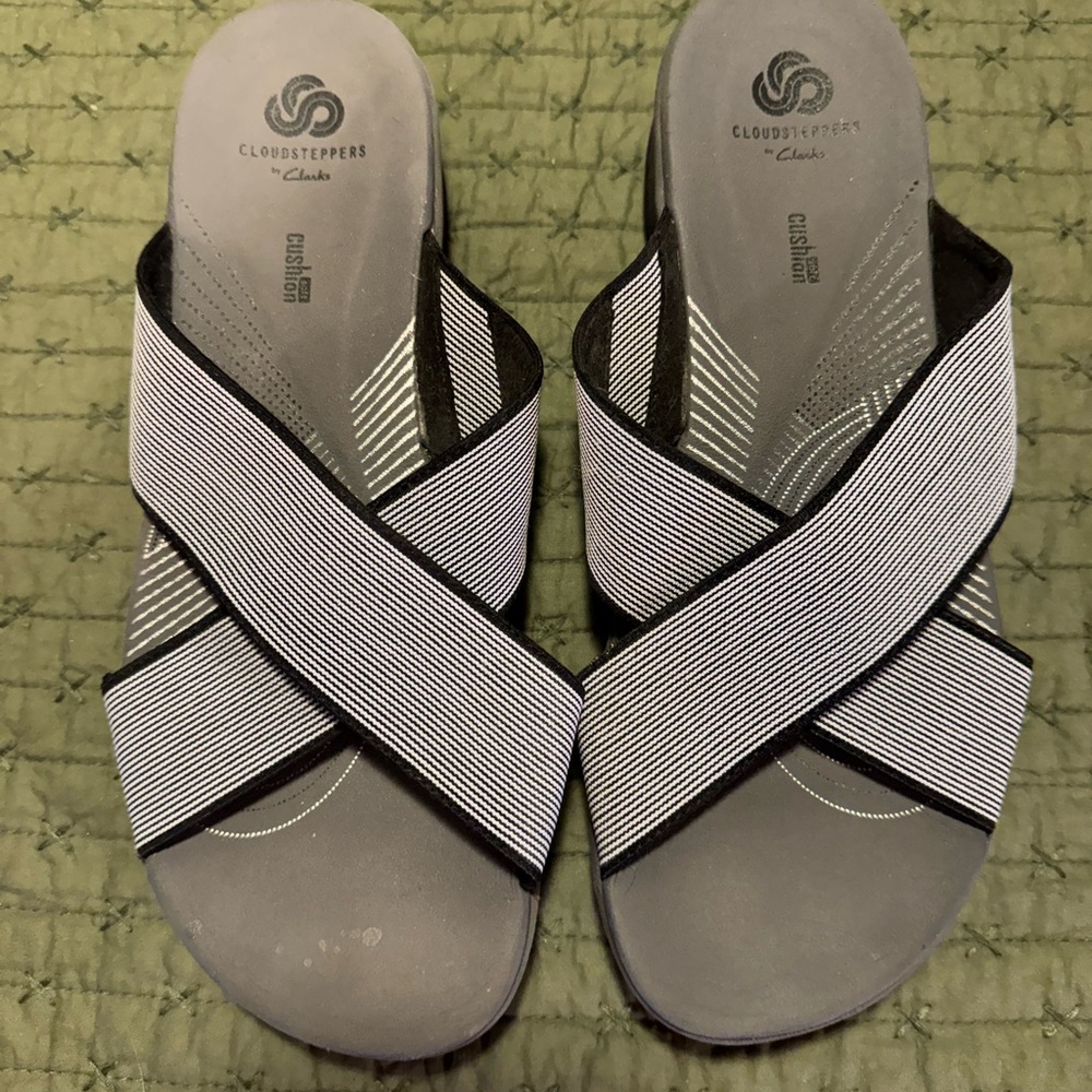 Cloudsteppers by Clarks Women's Striped Black and Gray Sandals